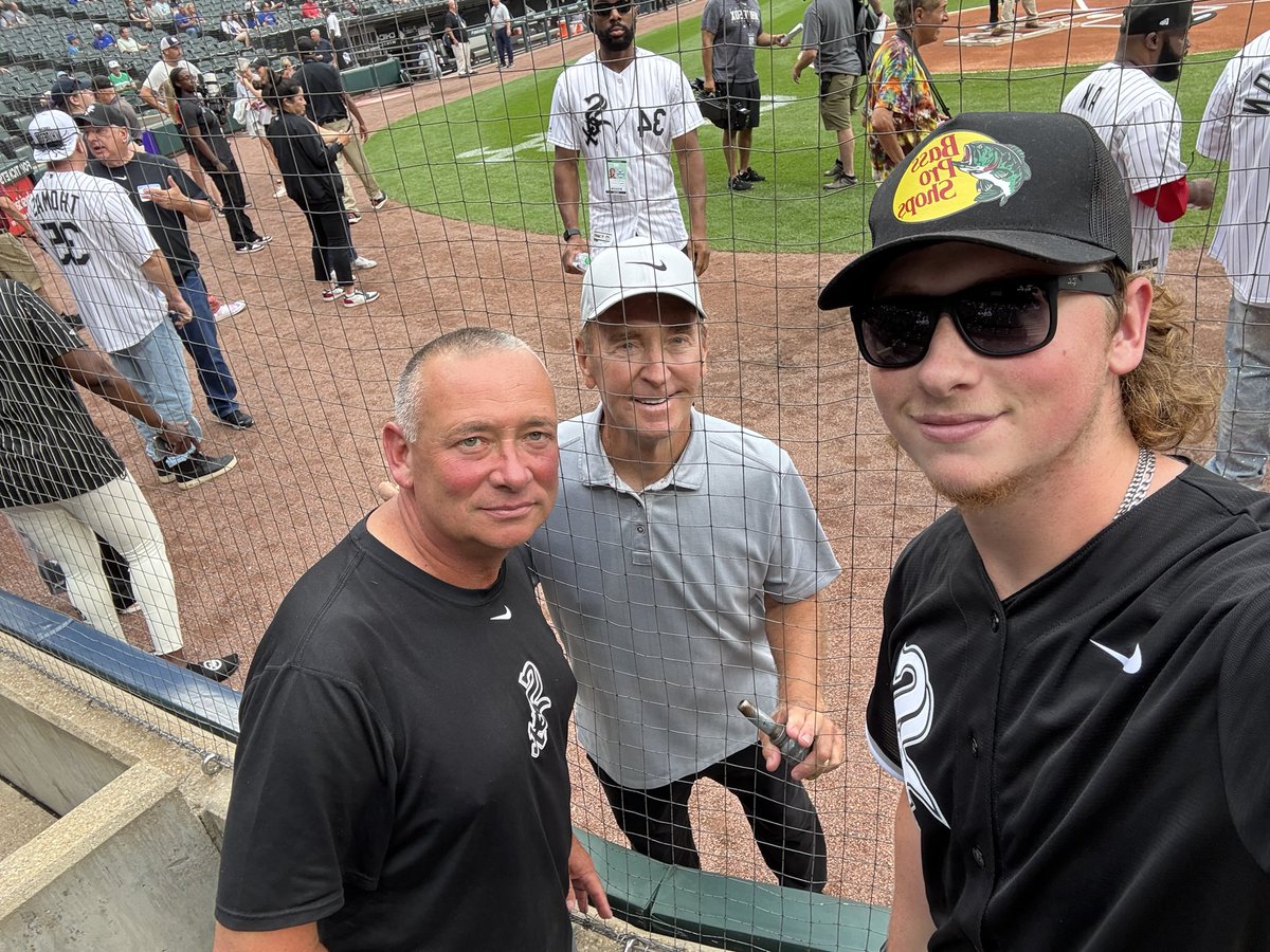 Talking field prep with the best in the business Roger Bossard before tonight’s game. Go Sox.