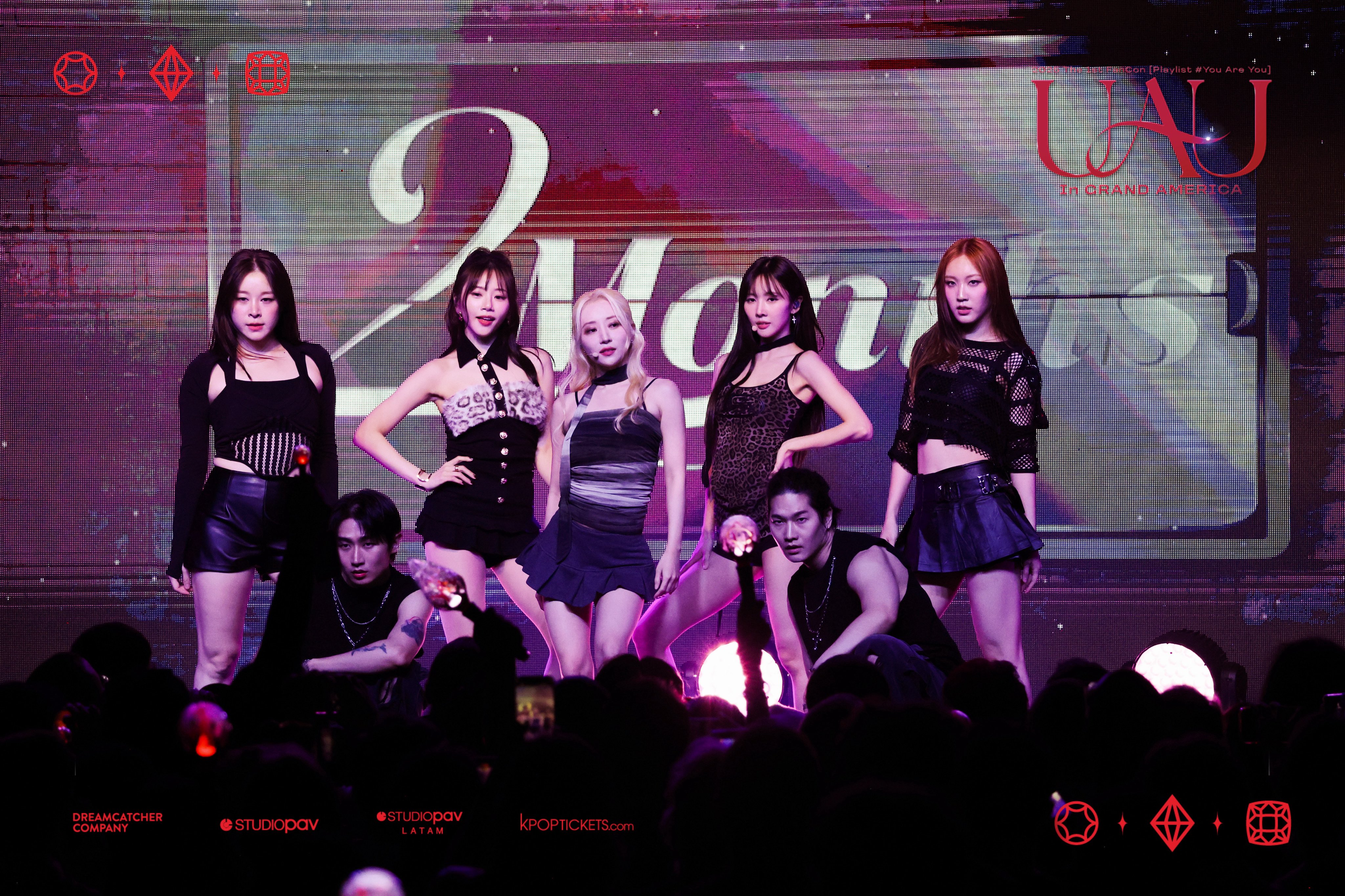 Gw0YTBqXEAA0ZB7?format=jpg&name=4096x4096