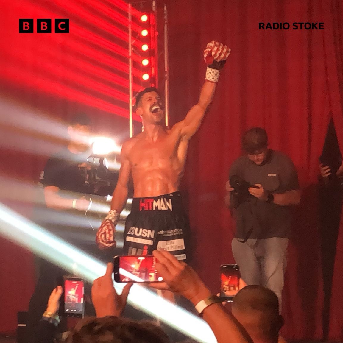 BBCStokeSport's tweet image. Heaney wins!
Stoke’s Nathan Heaney beats Grant Dennis on points at the King’s Hall.