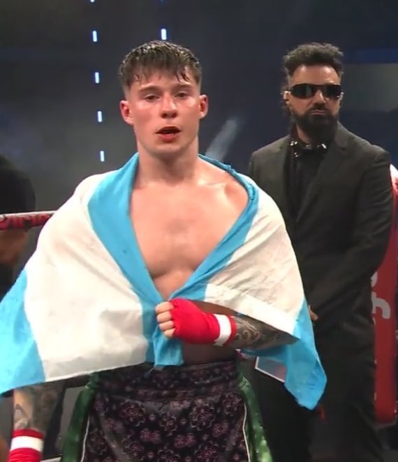 como lo cagaron a mazza, literalmente ganó los 3 rounds, sigan robandole a los latinos hijos de puta  #LaVeladaDelAñoV