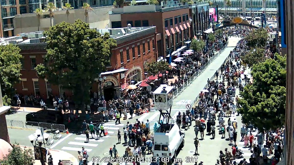 The streets are pretty full for Comic-Con San Diego! 

📽️See the live webcam feed here: 
tinyurl.com/san-diego-down…

#SDCC #SDCC2025 #ComicCon #ComicCon2025