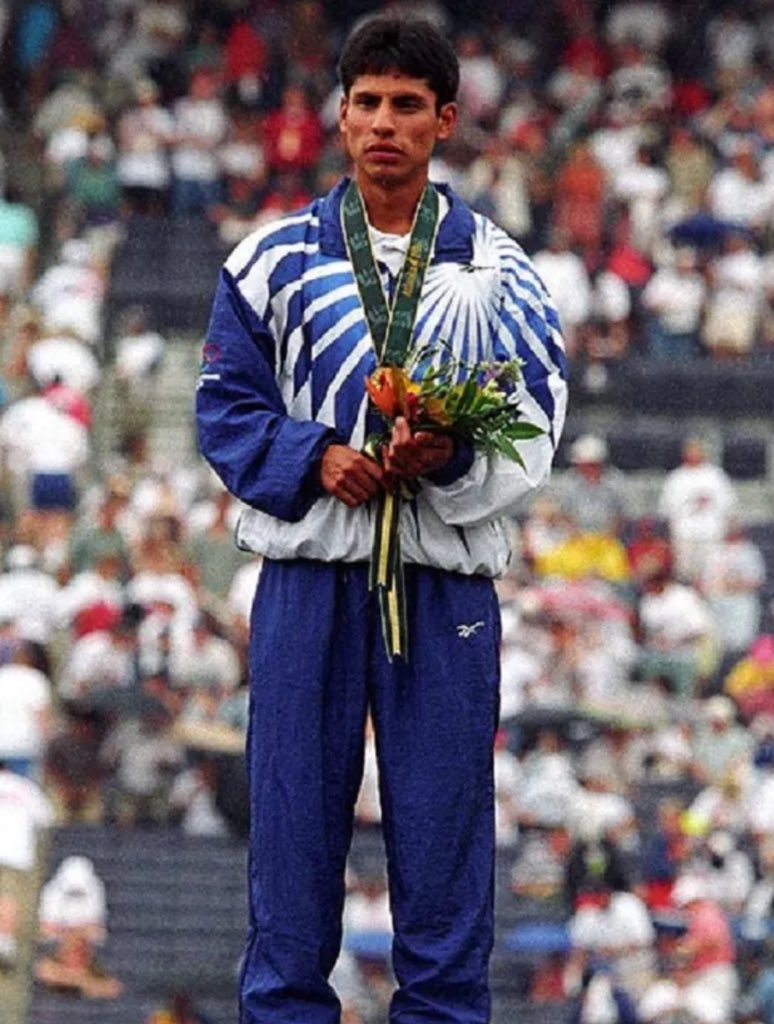 radiosondemanta's tweet image. Un día como hoy, Ecuador ganó su primera medalla olímpica de oro

El 26 de julio de 1996, Jefferson Pérez hizo historia al ganar la medalla de oro en los Juegos Olímpicos de Atlanta. Con solo 22 años, se convirtió en el primer ecuatoriano en subir a lo más alto del podio, tras…