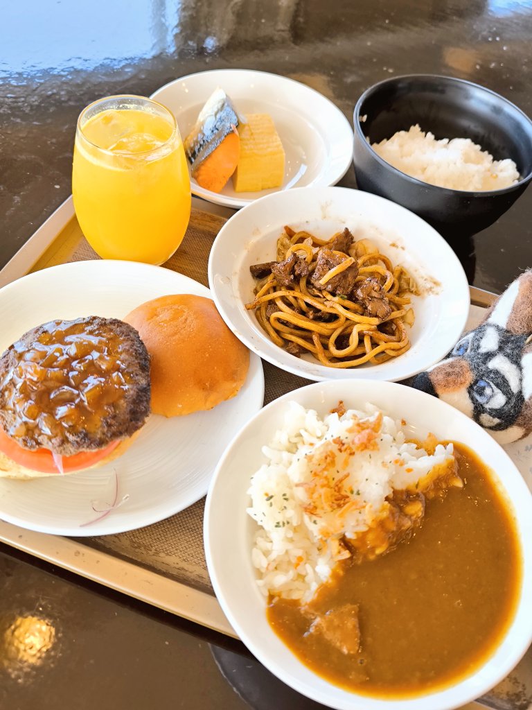 TORAJIRO2323's tweet image. おはようございます꒰๑'ꀾ'๑꒱ノ
モーニングぼっかけ焼きそばと淡路島玉ねぎソースハンバーガーが
食べ放題デヴ活ですぬ〰️ん🍔✨