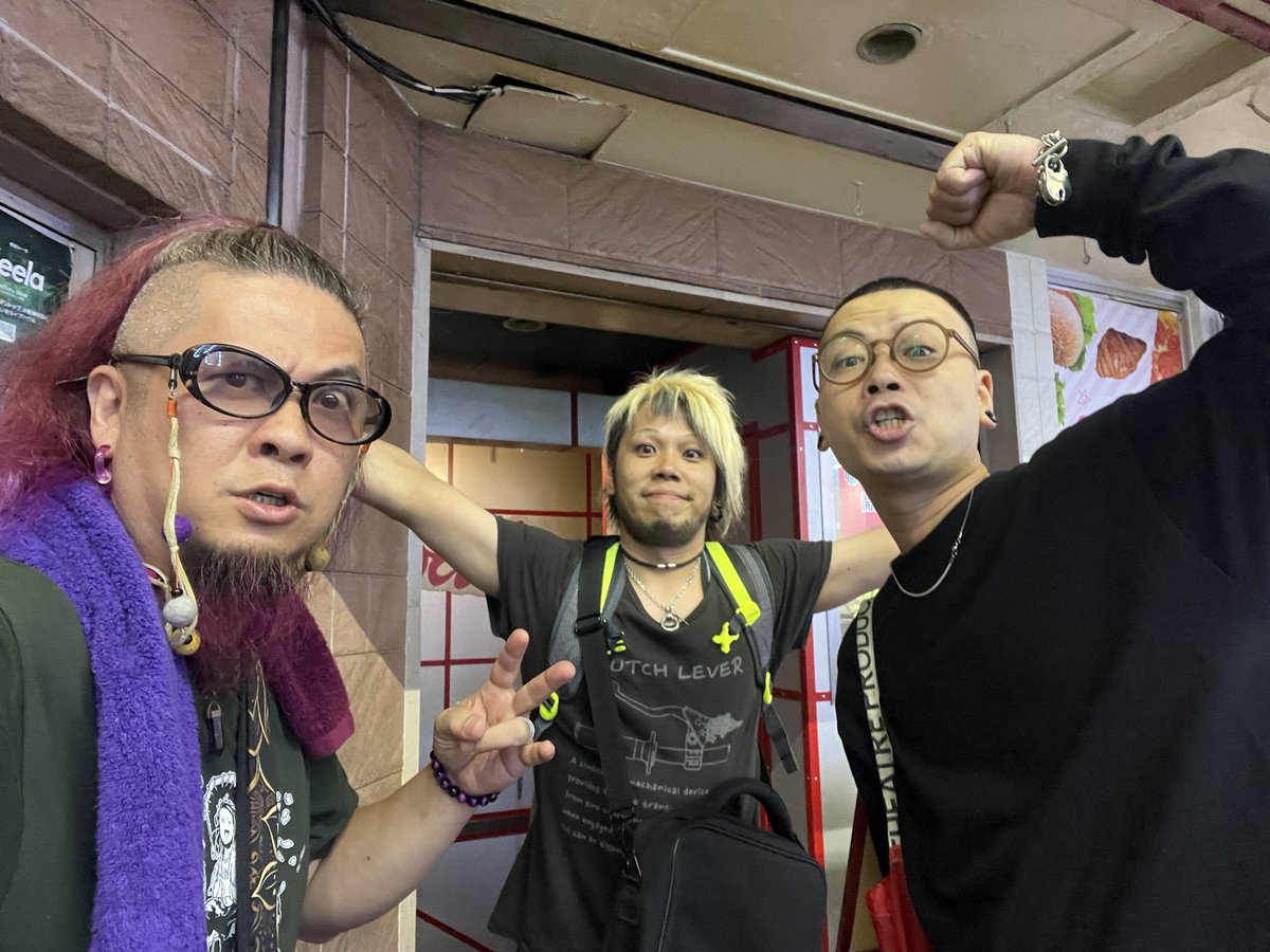GD_HarasHow's tweet image. 7/26
【堺東の自撮り❺】
ハイファイコーヒーズ
ドラマー"昇平"くん
俺も字は違うが"祥平"なんで
ドジャースの"翔平"くんと合わせて
"3大しょうへい"が決まりました
ありがとうございます♪