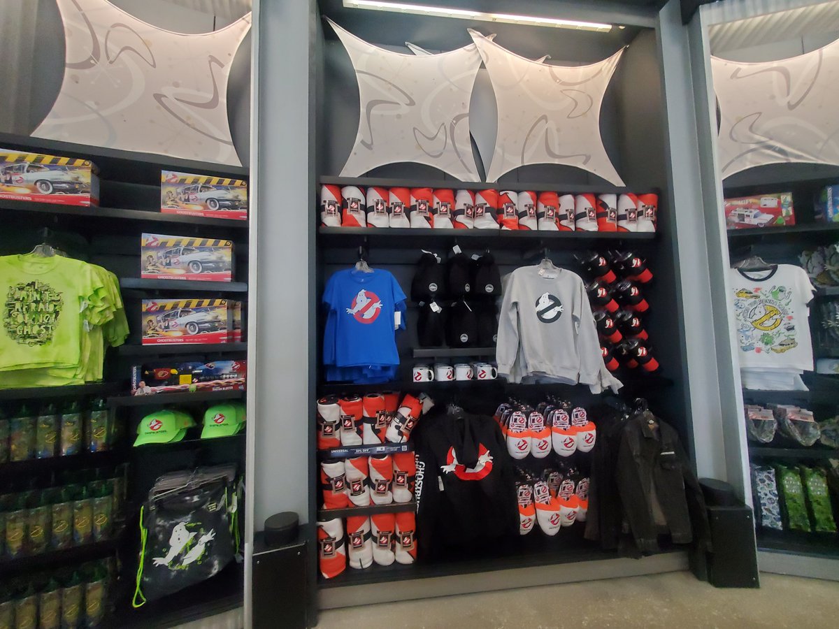 coastertechs's tweet image. There is so much Ghostbusters merch in the MIB giftshop... c'mon if Ghostbusters is coming to the parks as a RIP Ride Rockit replacement then Idk what is