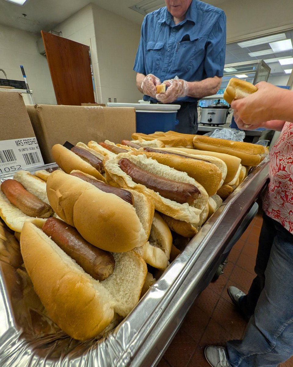 wsls's tweet image. The Lynchburg Salvation Army has opened up their cooling center this weekend and will be offering cold water, snacks, and cooler temperatures to help people beat the heat! You can find the full story here: wsls.com/news/local/202…