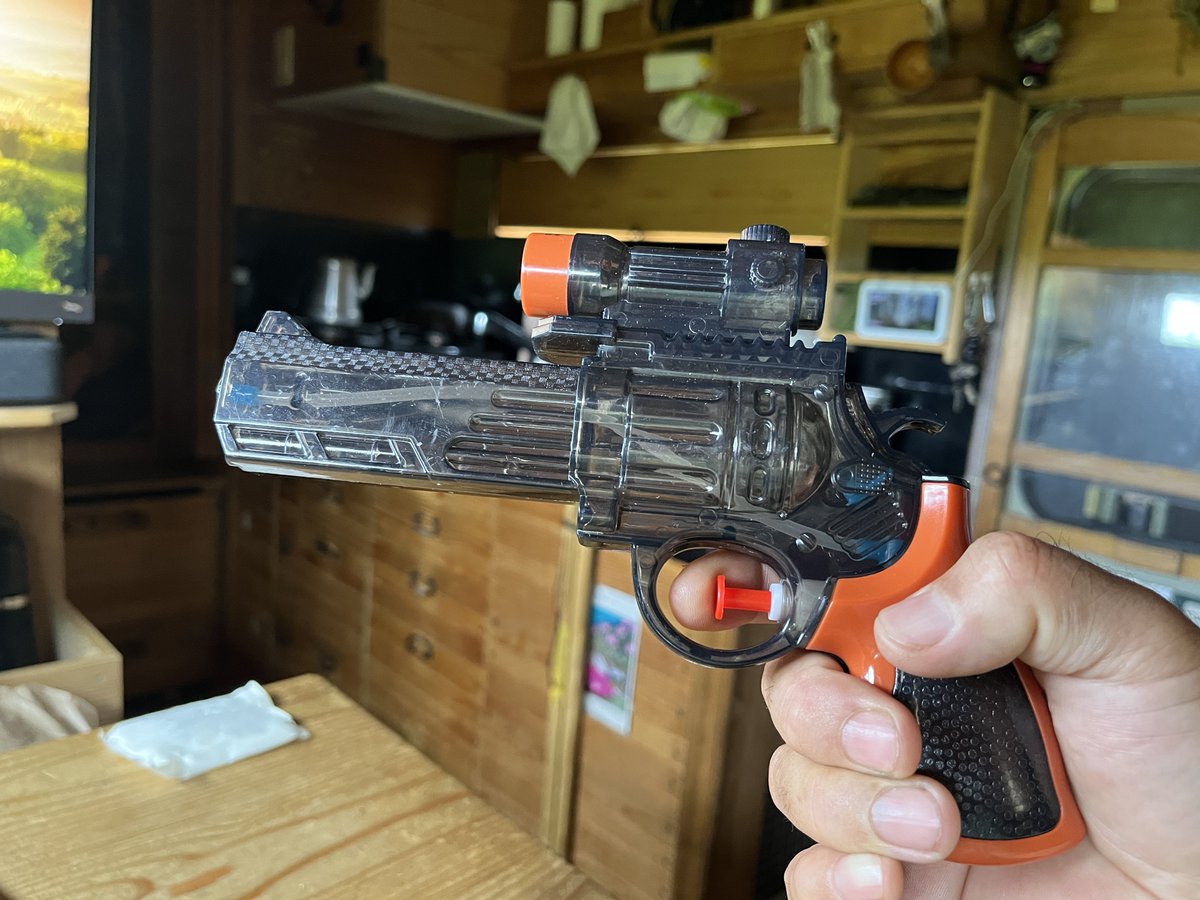 kevin28haru's tweet image. 最終兵器を手に入れた

これでしつこいハエやアブを退治してくれよう

玉は、消毒用アルコールよ