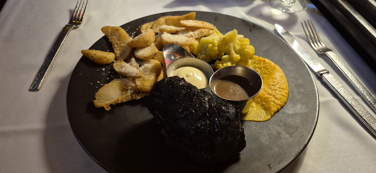 halimbecile's tweet image. Le charbon steakhouse, un bon steak juteux avec la cuisson Pissbeurg ! Croustillant à l'extérieur et juteux à l'intérieur.
- feu A.A.