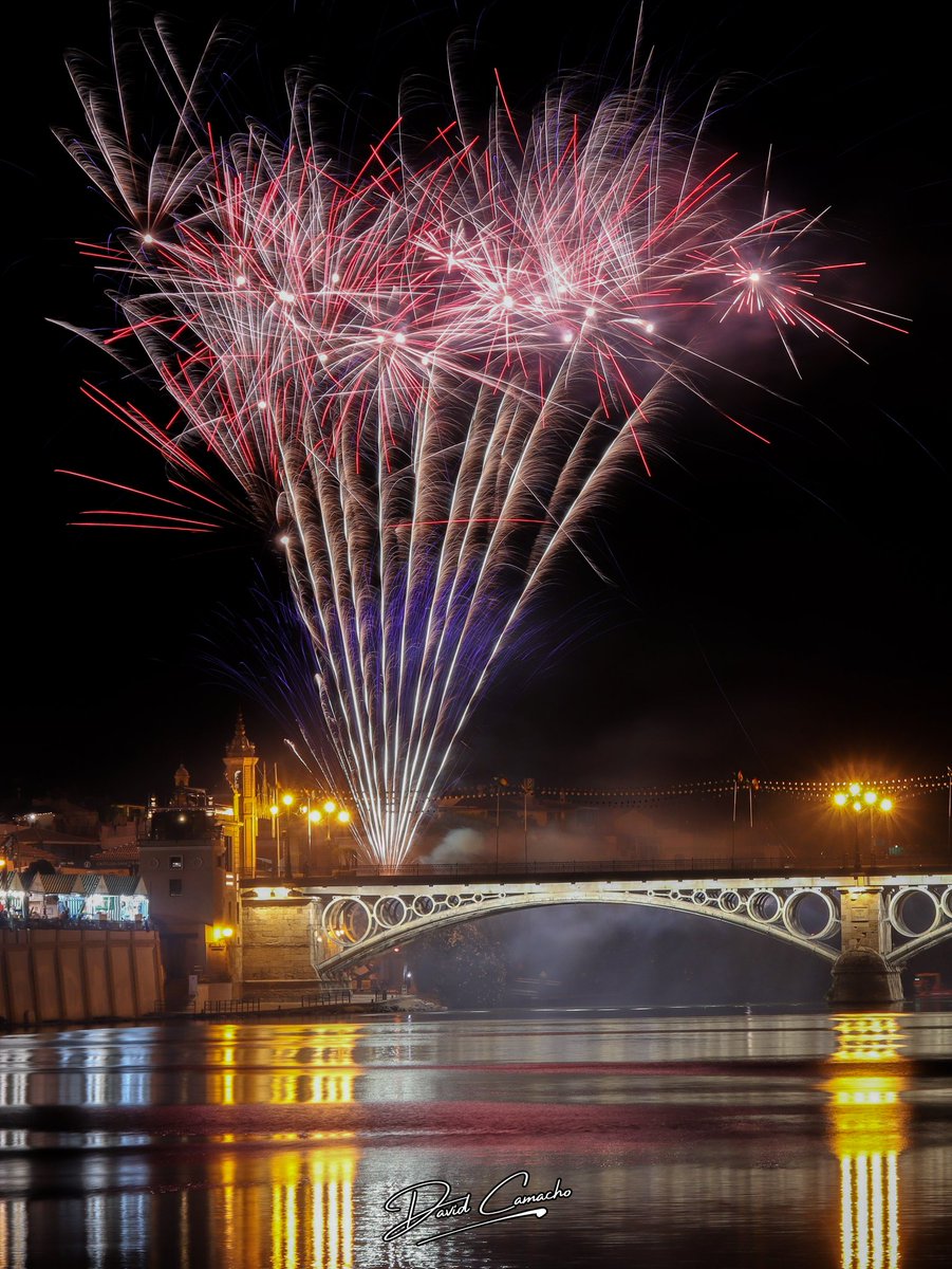 La mejor ciudad de Europa 
.
.
#Sevilla #Triana #VeláSantaAna25
©️David Camacho