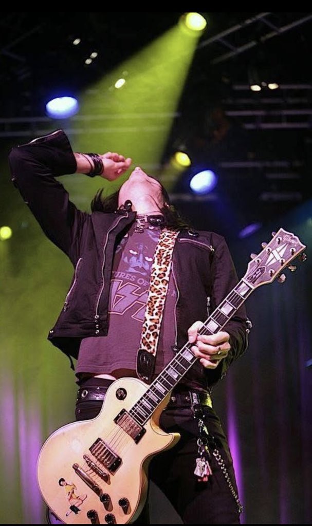SoCal_MusicFan's tweet image. Fabulous pic of Todd wearing his Creatures of the Night #KISS t-shirt 🎶🎸⚡️⚡️ Todd with Handsome Devils performed Creatures of the Night album in its entirety at KISS Cancer Goodbye 2024, which can now be seen on their #YouTube channel 🎶
#ToddKerns #top #best #multitalented
