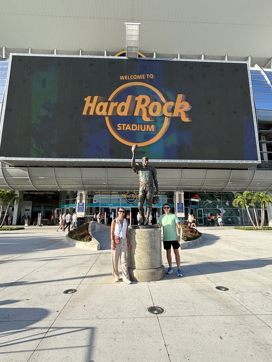 ColinDoyle_'s tweet image. The worst traffic I have ever seen but we’ve got here , can’t wait to see @coldplay again. It’s been a long wait since September of last year when they performed in Dublin. #Coldplaymiami