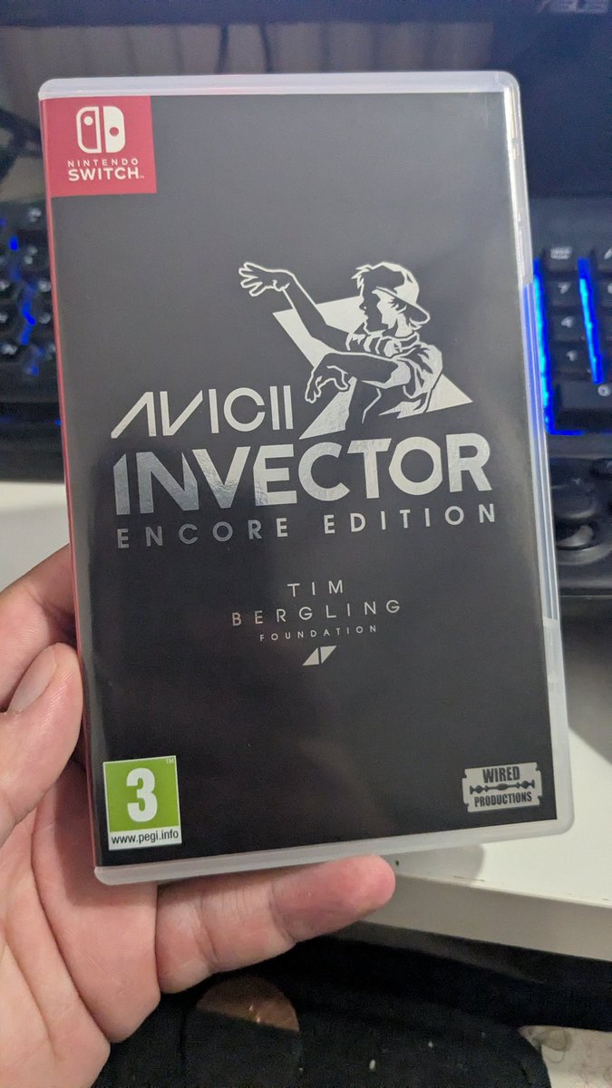 J'ai acheté ce jeu Vendredi et j'adore ! 💙 Je connaissais pas Avicii, ni son histoire avant l'achat de ce jeu et bordel ! C'est juste un simple jeu de rythme mais j'adore ! 🥺