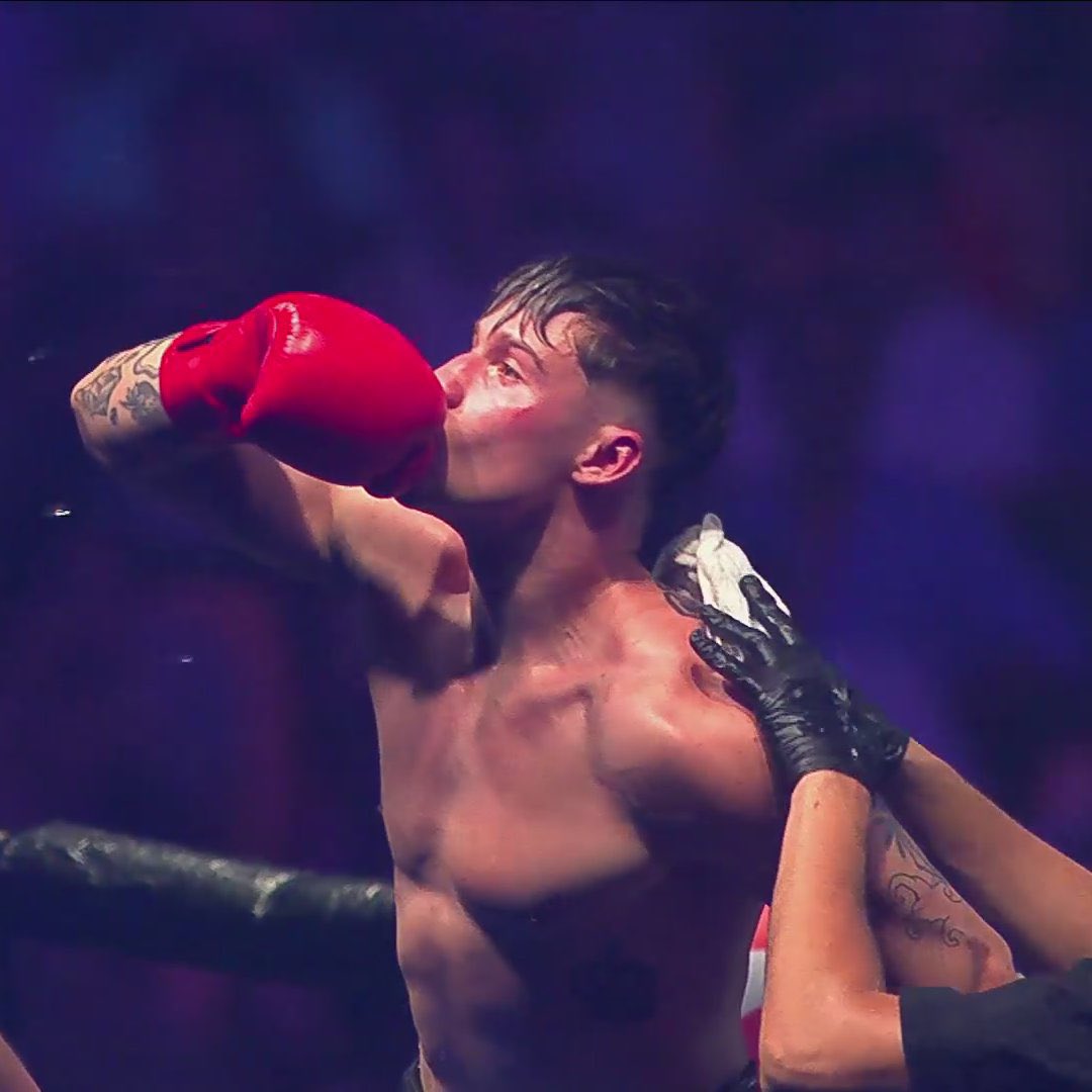 mormeyy's tweet photo. No ganaron la pelea, pero ganaron en servir rostro completamente. https://t.co/bcx5cfQqsI