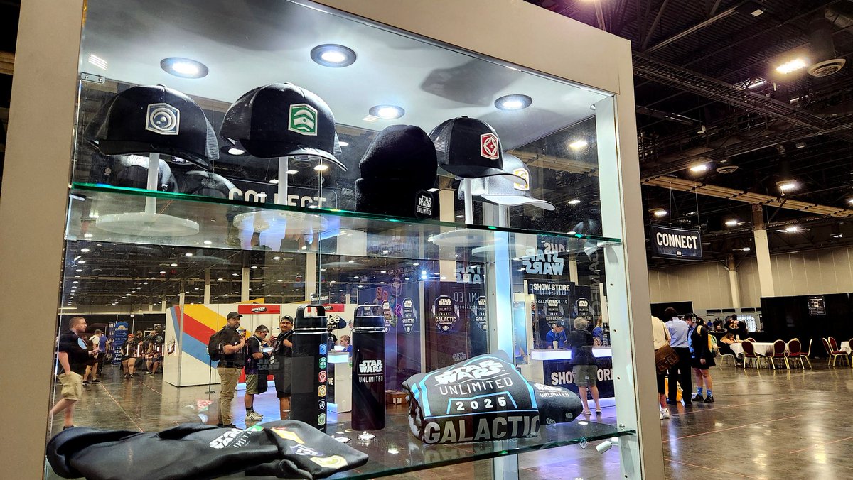 MaindeckGames's tweet image. So many amazing souvenirs to walk home with from the #StarWarsUnlimited Galactic Championship!! Incredible artwork, treatments, merch, and a great variety of vendors on site!