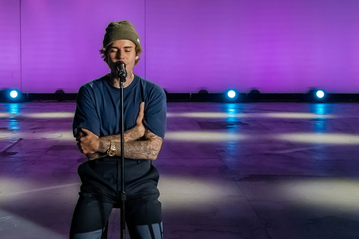 JDBieberDumps's tweet image. Justin Bieber performing at the 54th annual CMA Awards
(Nov 11, 2020)