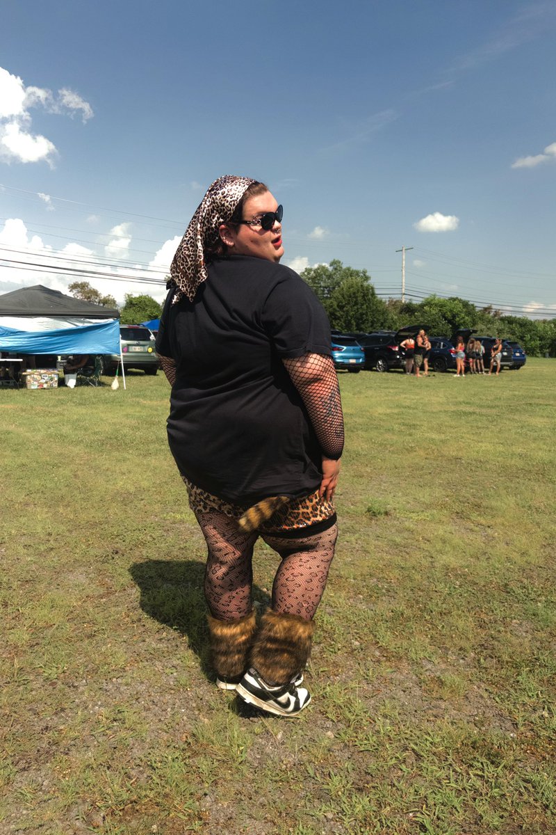 i had to bless the feed wit the irl pictures again #kesha <a href="/KeshaRose/">kesha</a> 🩷