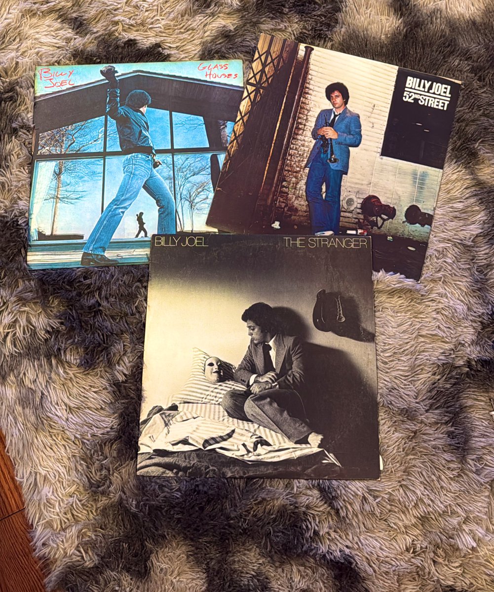 lovelikeafi's tweet image. It’s always nice when your parents pass down there records 🖤 @billyjoel