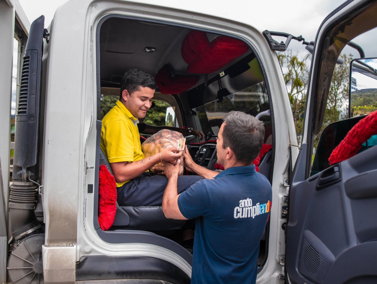 JorgeEmilioRey's tweet photo. Seguimos con la estrategia #Cundipapa, incentivando el consumo masivo y la venta de papa directa al consumidor. Hoy y mañana el equipo de la Gobernación estará en la Autopista Norte y en los municipios de #Quebradanegra y #Útica,
Gracias por sumarse. Cada compra es un acto de solidaridad con el campo cundinamarqués.