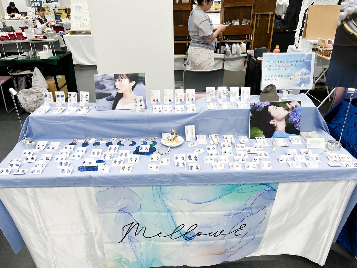 mellowand2024's tweet image. 本日は委託のためフォーメーションBに切り替えました!
(片付けやすいようにしておいた)
お会計は入り口近くの総合レジにてお願いします✨
#マジケン2025in福岡タワー