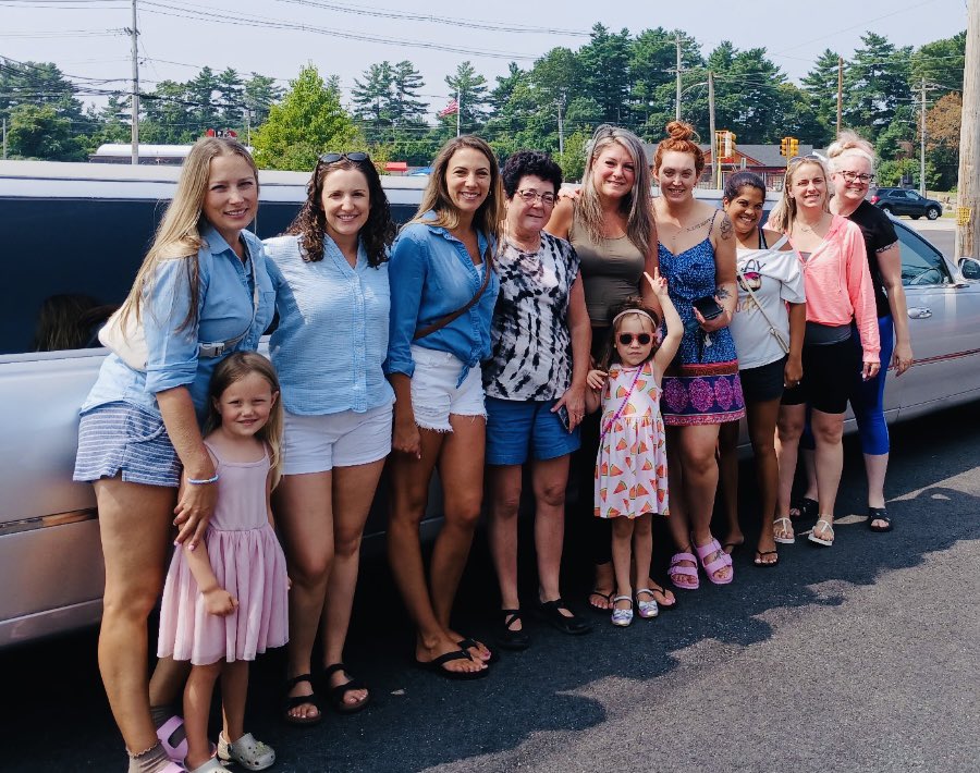 PlymouthCoach's tweet image. WEDDING PREP- Our 40’ Silver Stretch Limo was chosen to Transport these lovely ladies from Kingston’s Jones River Trading Post Function Facility to Middleboro’s Messy Bun Beauty Salon for finishing touches before the Ceremony &amp;amp; Reception. #southshoreslimoservice #arrivetogether