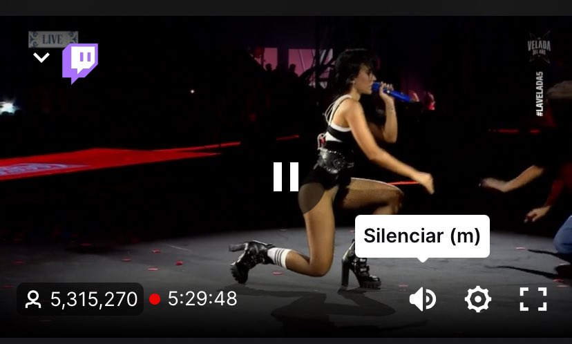 priorityaitana's tweet image. 5.300.000 personas viéndole mover el culo aitana, nuevo record guinness supongo 🤭 #LaVeladaDelAñoV