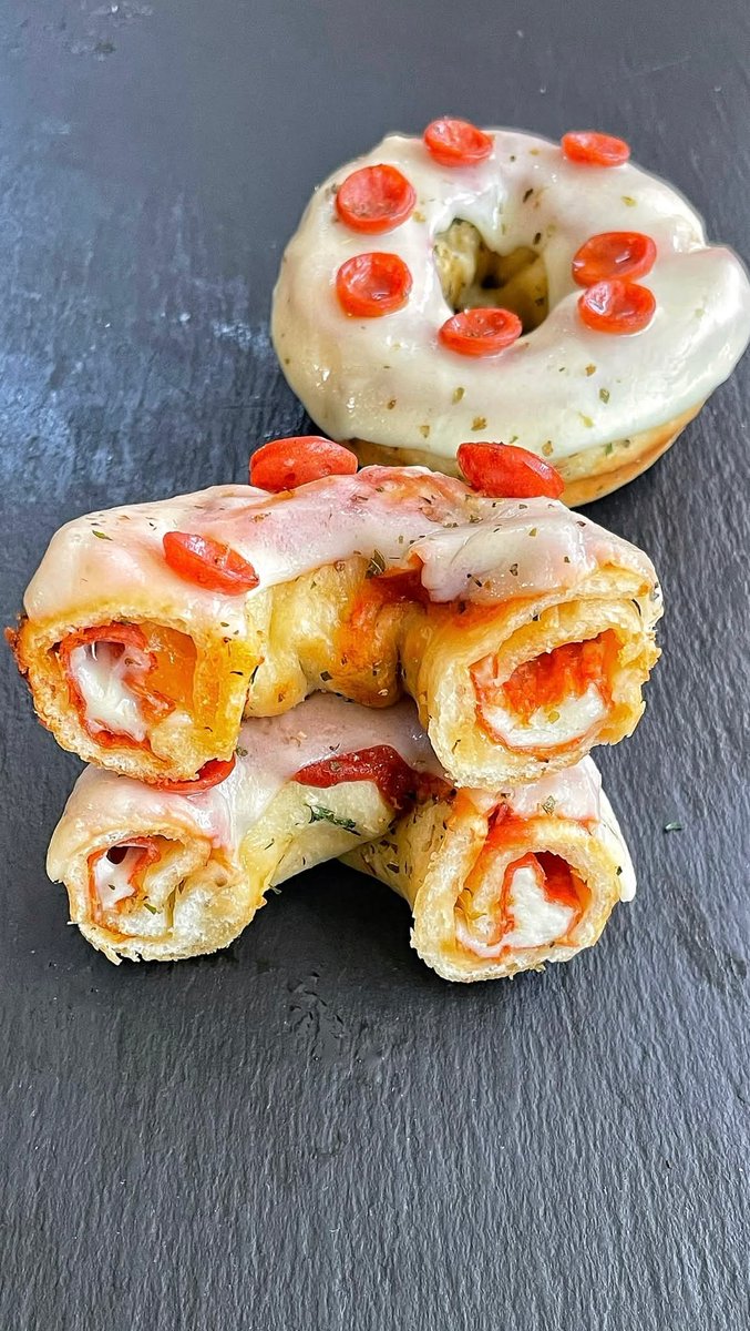 jerkinjerky's tweet image. Pepperoni Pizza Donut????