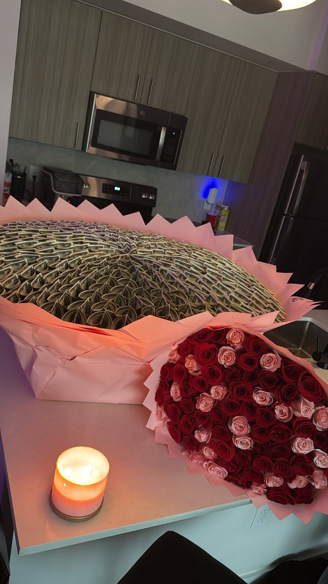 mstizziii's tweet image. Update on my weekly roses😍