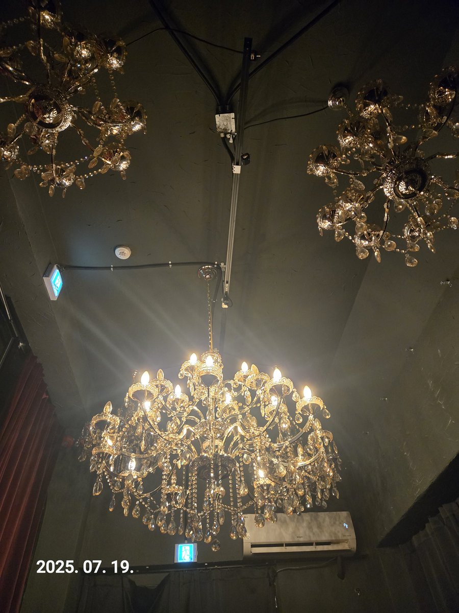 나 분명
오늘 새벽까지 놀았는데
왜~~~
진이 빠지지