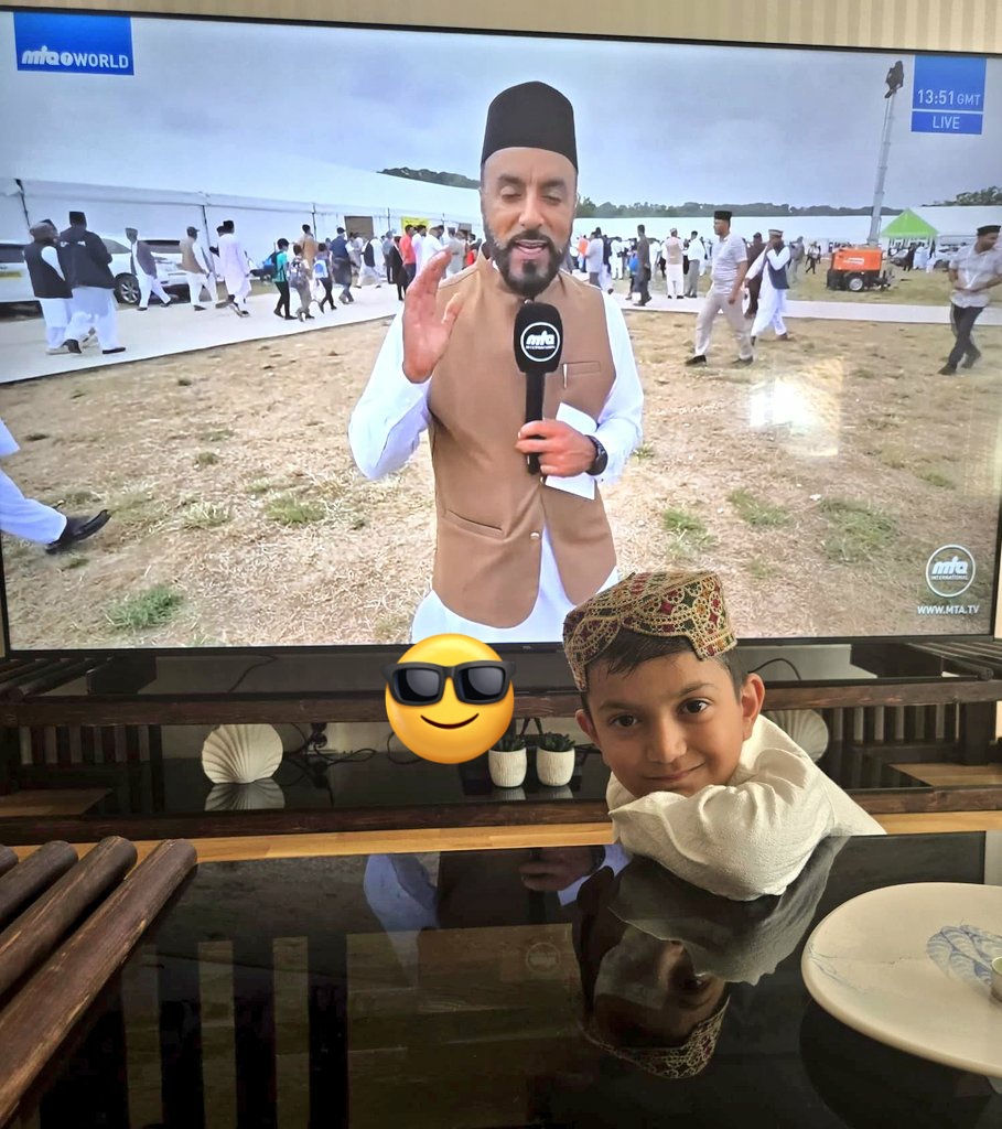 My name is Ahil....
I'm watching Jalsa from Norway 🇳🇴 

I'm also watching you to make sure you're listening attentively 😎

ہم احمدی بچے ہیں....
 بچہ نہ ہمیں سمجھو جانباز مجاہد ہیں