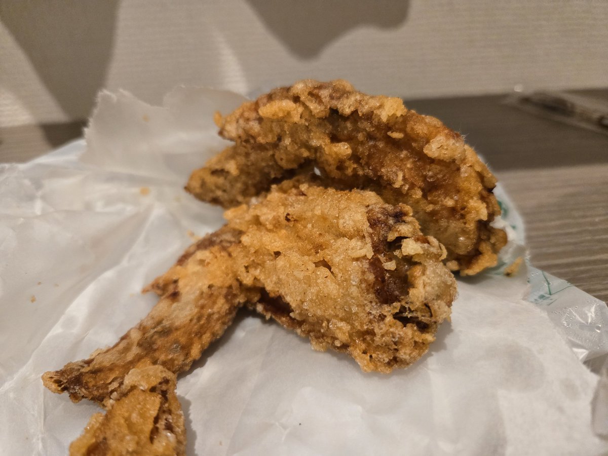 避暑地求め、中津市へ！
八面山園地天空の道までは険しい道のりでしたが、絶景でした！
名物の唐揚げも美味しかったー
#ジムニー 
#避暑地 
#中津市 
#唐揚げ