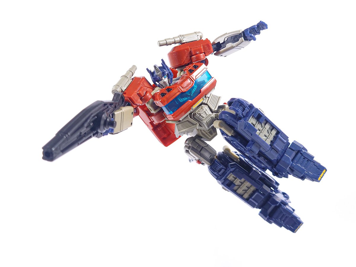 PS_Sirenstrike's tweet image. SSONEバンブルビーの目玉は純正品の汎用ブラスターが付いてくること!
1パーツ成形だけど造形のバランスが劇中に近くて中々良いと思います
グリップのガードが省略されてるけど手首の形状が特殊なキャラにも持たせられるね