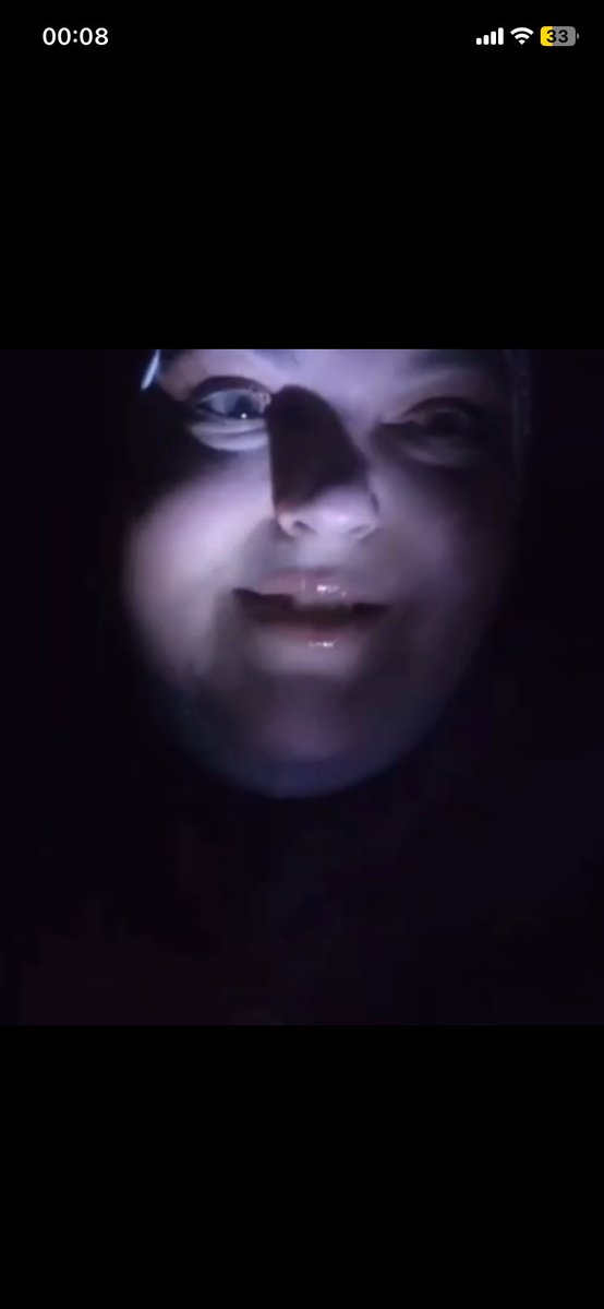Chucklebubble's tweet image. Lighting from under the chins…..
isn’t right .
Look at that .
Syria fun 🤦🏻♀️🤦🏻♀️✌🏼