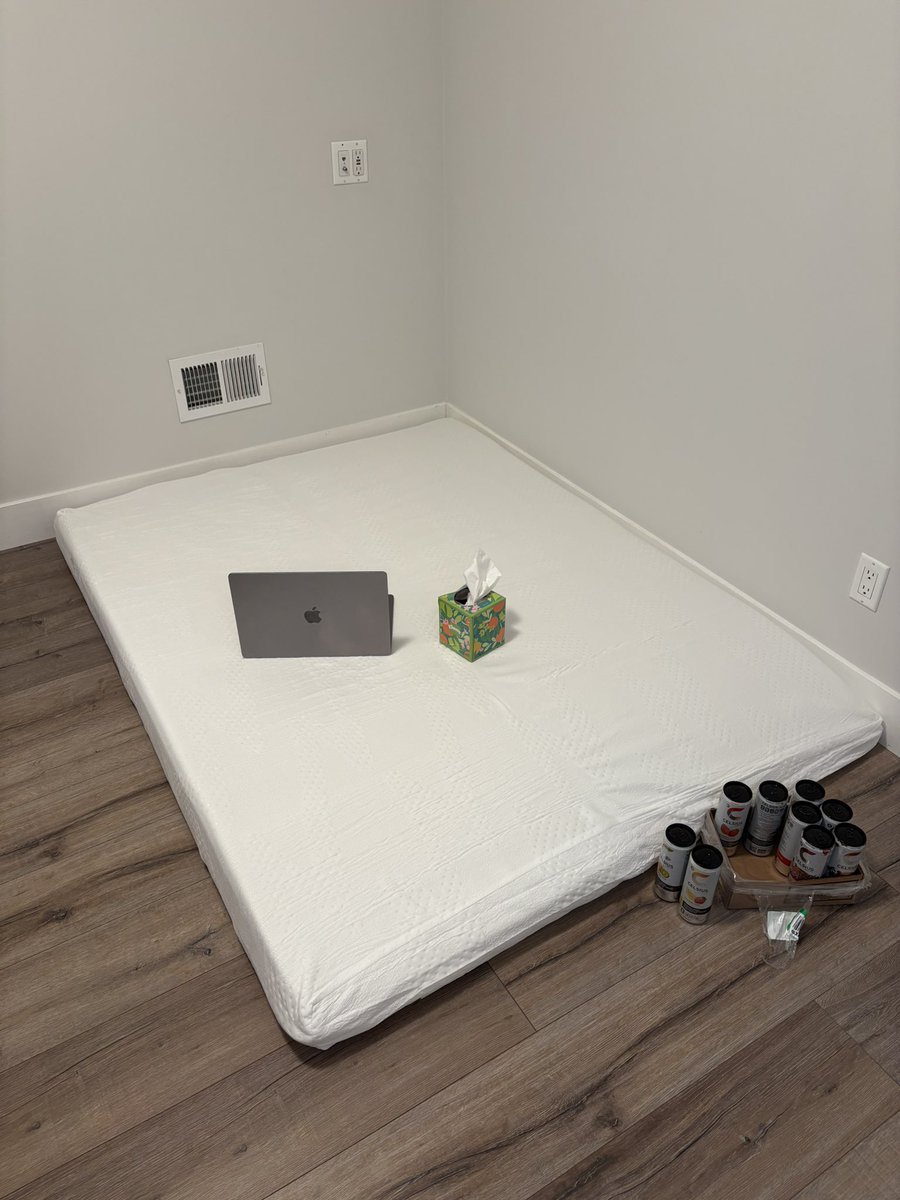 spicy_liu's tweet image. Just got a new place in SF. I don’t need anything else right?