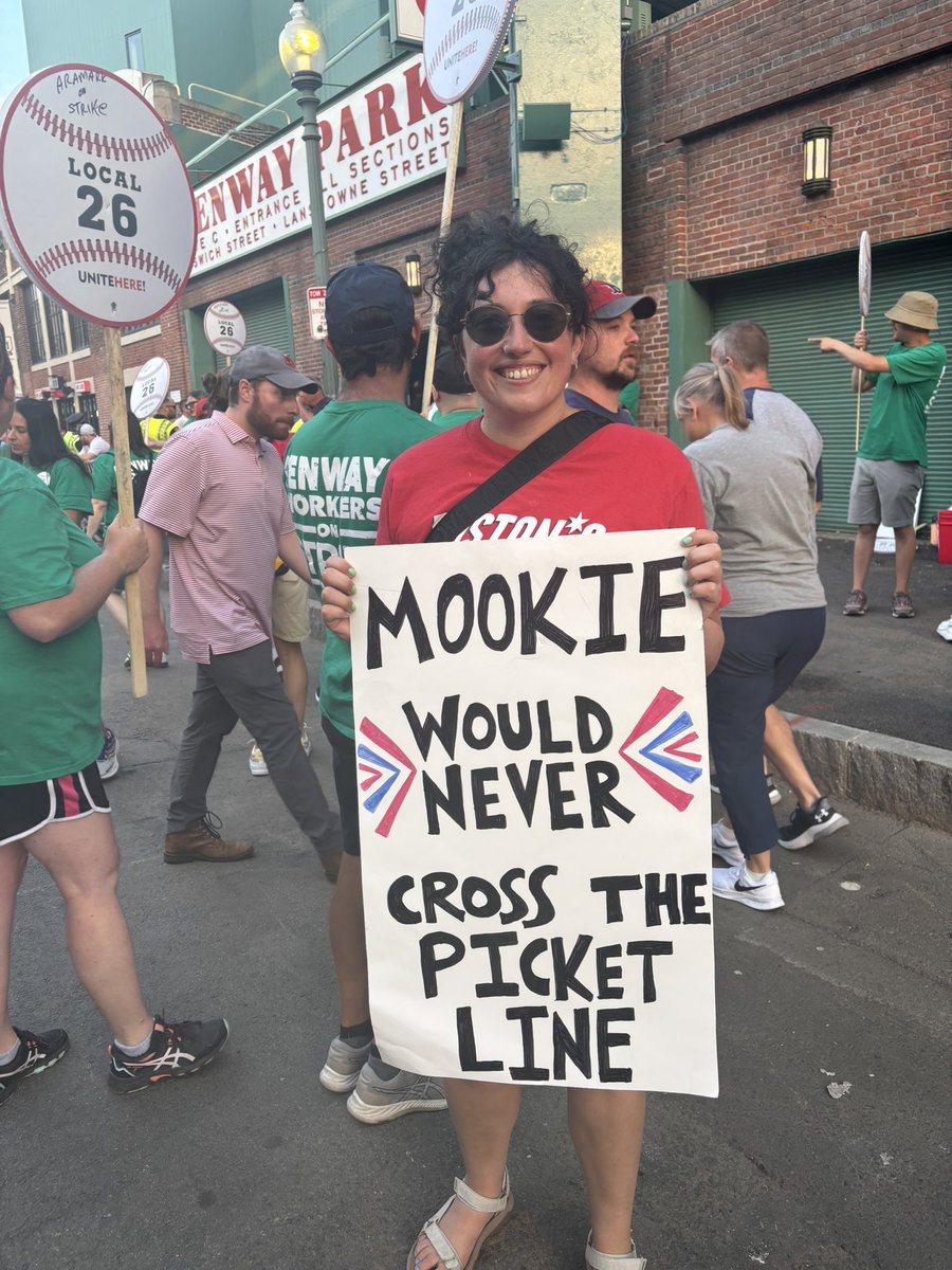 Scab food is bad food! Go Red Sox and go Fenway workers on strike! Fair contract now! <a href="/UNITEHERE26/">UNITE HERE Local 26</a>