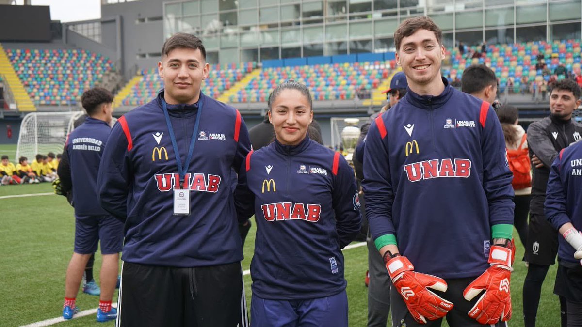 Hoy, 300 arqueros y arqueras en formación, cumplieron el sueño de conocer a su mayor referente deportivo 😍 Seguimos buscando instancias donde nuestro Estadio Bicentenario, se abra a la comunidad 😌