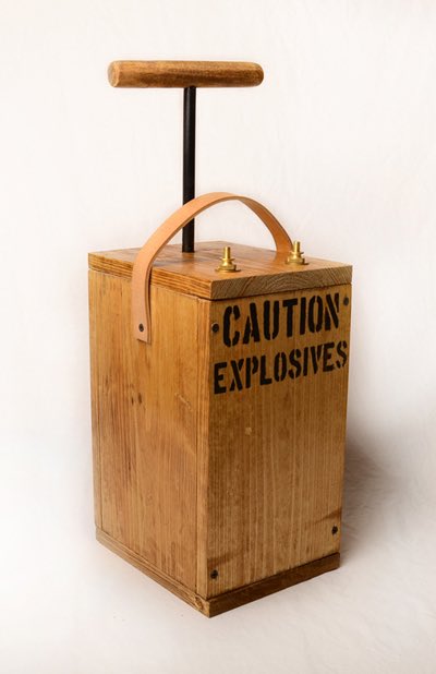 BisqueBoi's tweet image. putting this in the center of our practice space and telling our singer/ rhythm guitar player that her gain is a little high