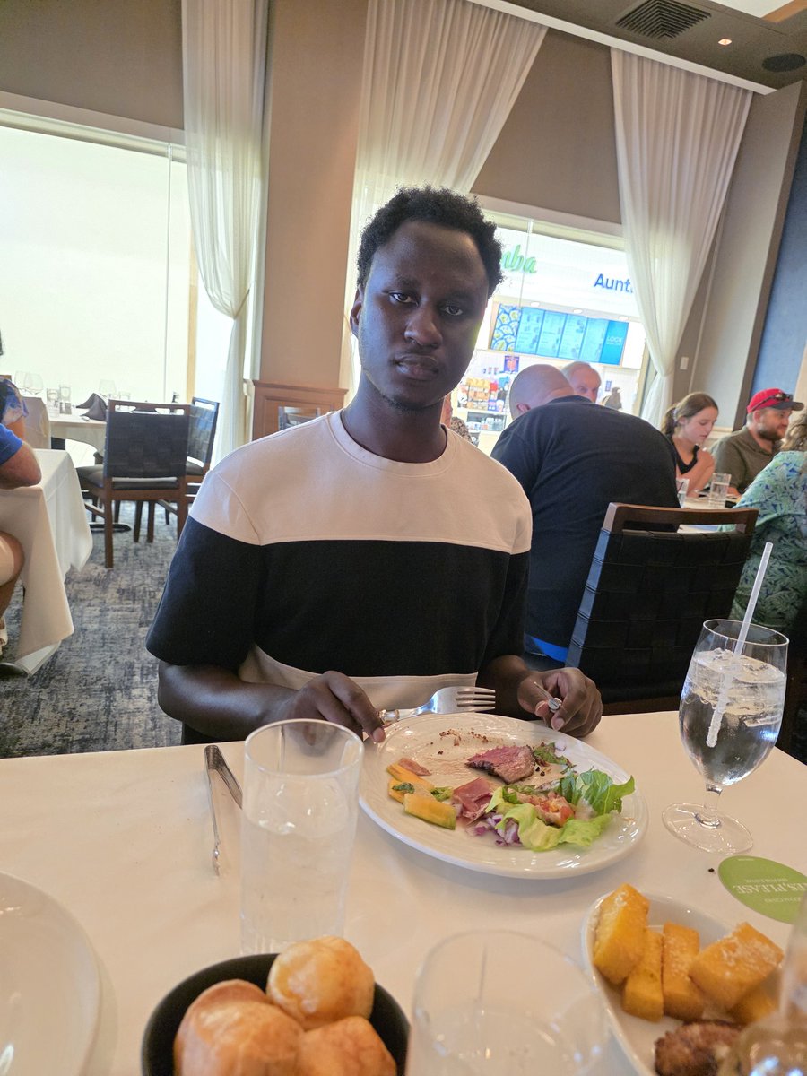 Victor101art's tweet photo. Eno si ye saladi bulijyo Moses jyankolera... https://t.co/97YhT96X6m