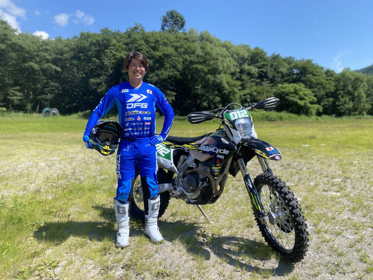Ridge_Cycle's tweet image. DFGさんに作ってもらったリッジオリジナルウェア🇮🇹さっそく着てみました！
軽くて涼しくて、めちゃくちゃ動きやすいです👍

このウェアは購入もできます！
ぜひチェックしてみてください👇
ridge-cycle.shop-pro.jp/?pid=187720235

@DFG_dirtfreak