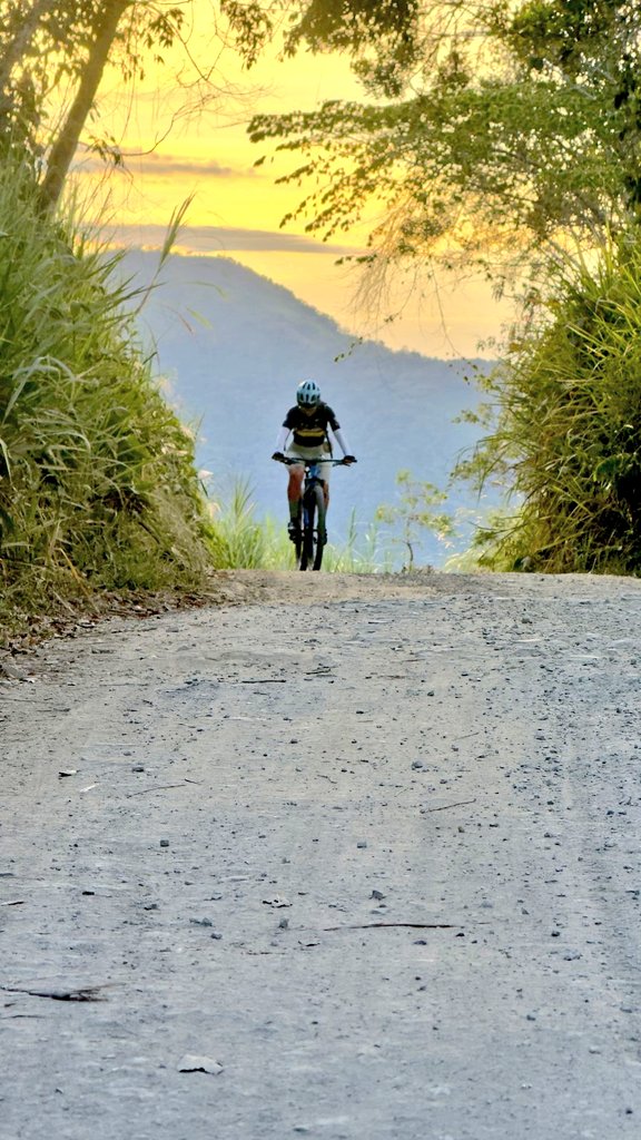 KathaMTB's tweet image. Cada pedalazo es una cachetada silenciosa para los que dudaron de mí.