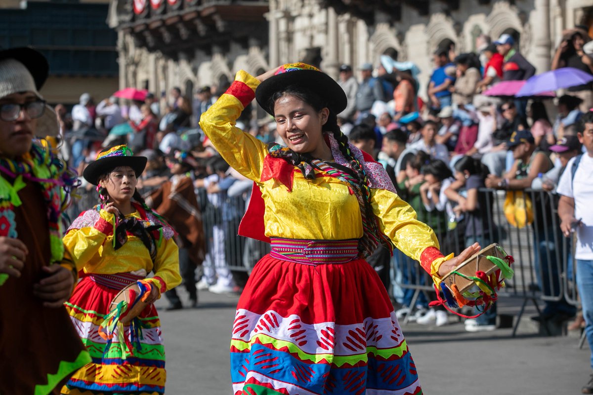 MuniLima's tweet image. M谩s de 700 artistas participaron en el pasacalle por Fiestas Patrias
La ciudad celebr贸 sus 204 a帽os de independencia con danzas y m煤sica tradicional en las principales calles del centro hist贸rico.
馃摳 Mira las fotos del聽evento聽aqu铆