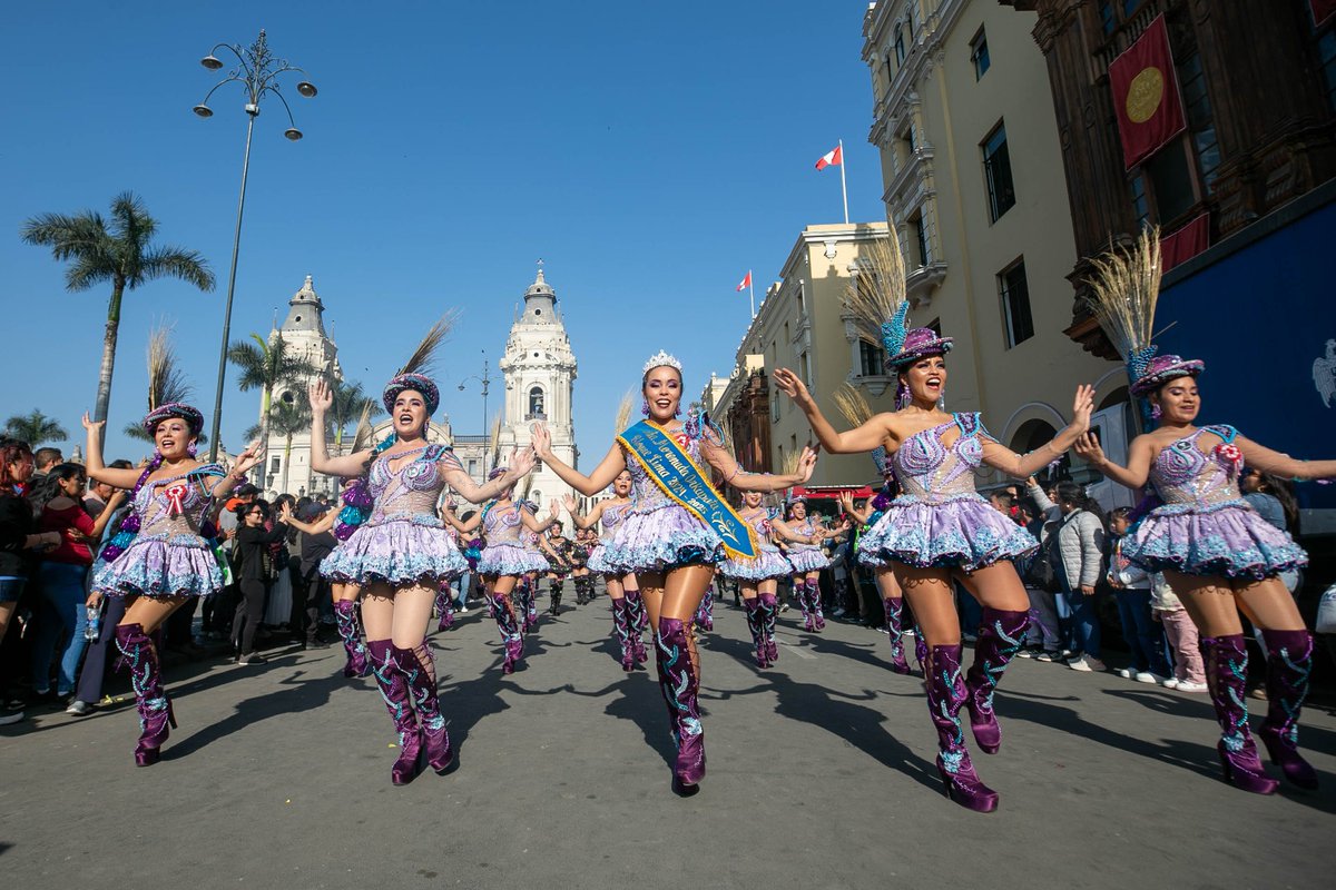 MuniLima's tweet image. M谩s de 700 artistas participaron en el pasacalle por Fiestas Patrias
La ciudad celebr贸 sus 204 a帽os de independencia con danzas y m煤sica tradicional en las principales calles del centro hist贸rico.
馃摳 Mira las fotos del聽evento聽aqu铆