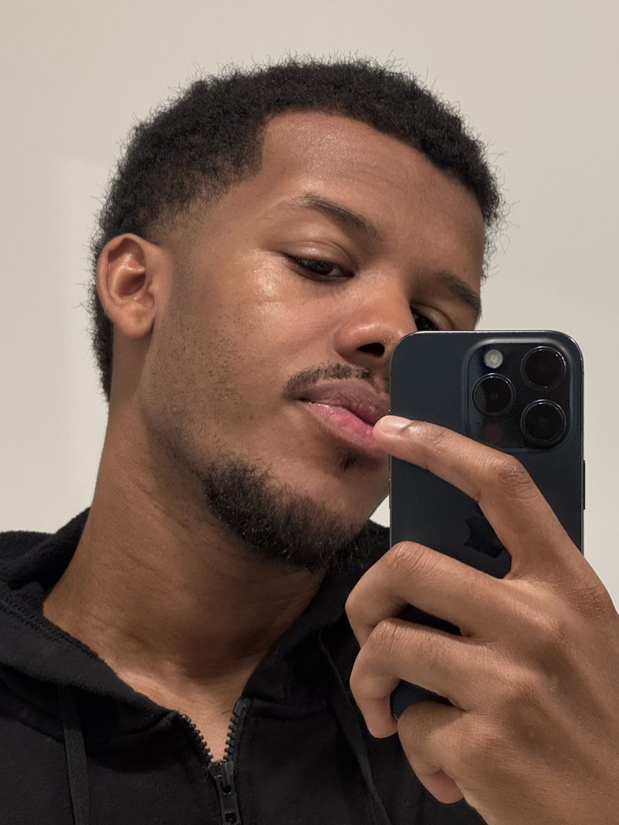 jsncamera's tweet image. Very grateful I learned how to cut my hair, I can choose if I want to look like a werewolf or not