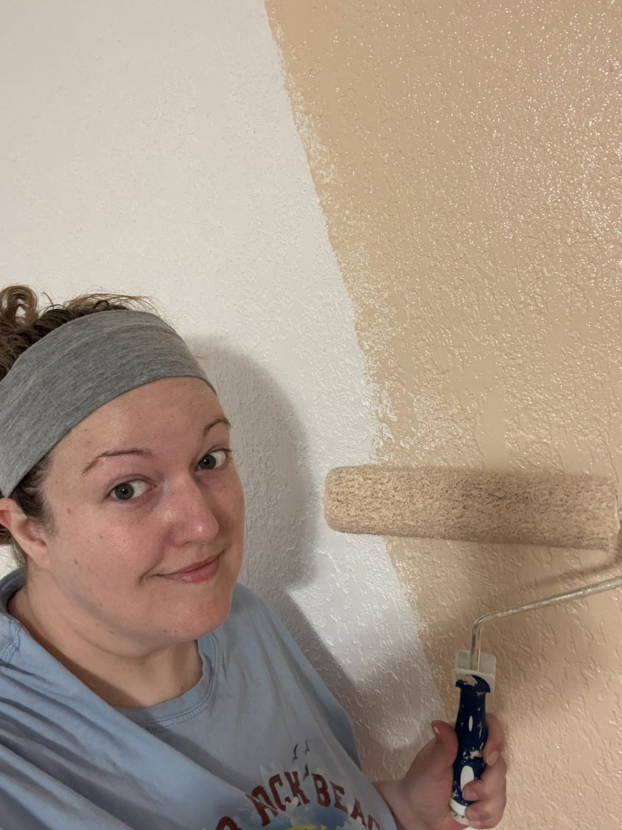 TurneyAuth7909's tweet image. Release a book one day.
Paint a house the next.
#Independentauthor
#TheSeventhYear
#WritingCommunity 
#writerslife