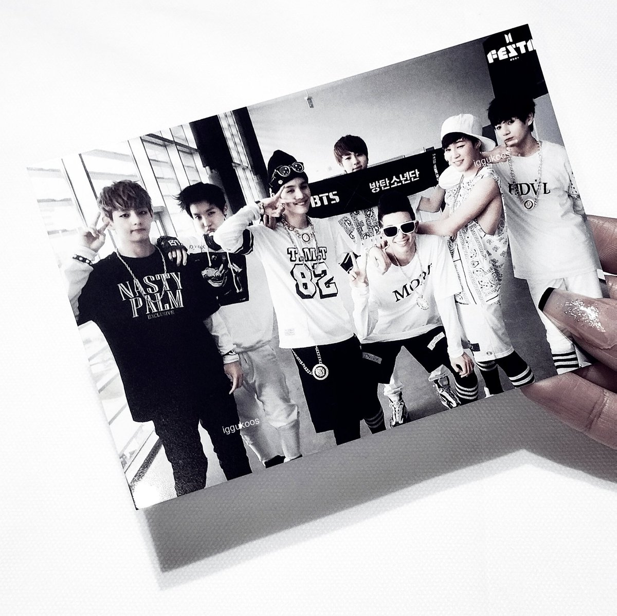 iggukoo's tweet image. o postcard que veio de brinde no mail... ♡ :(