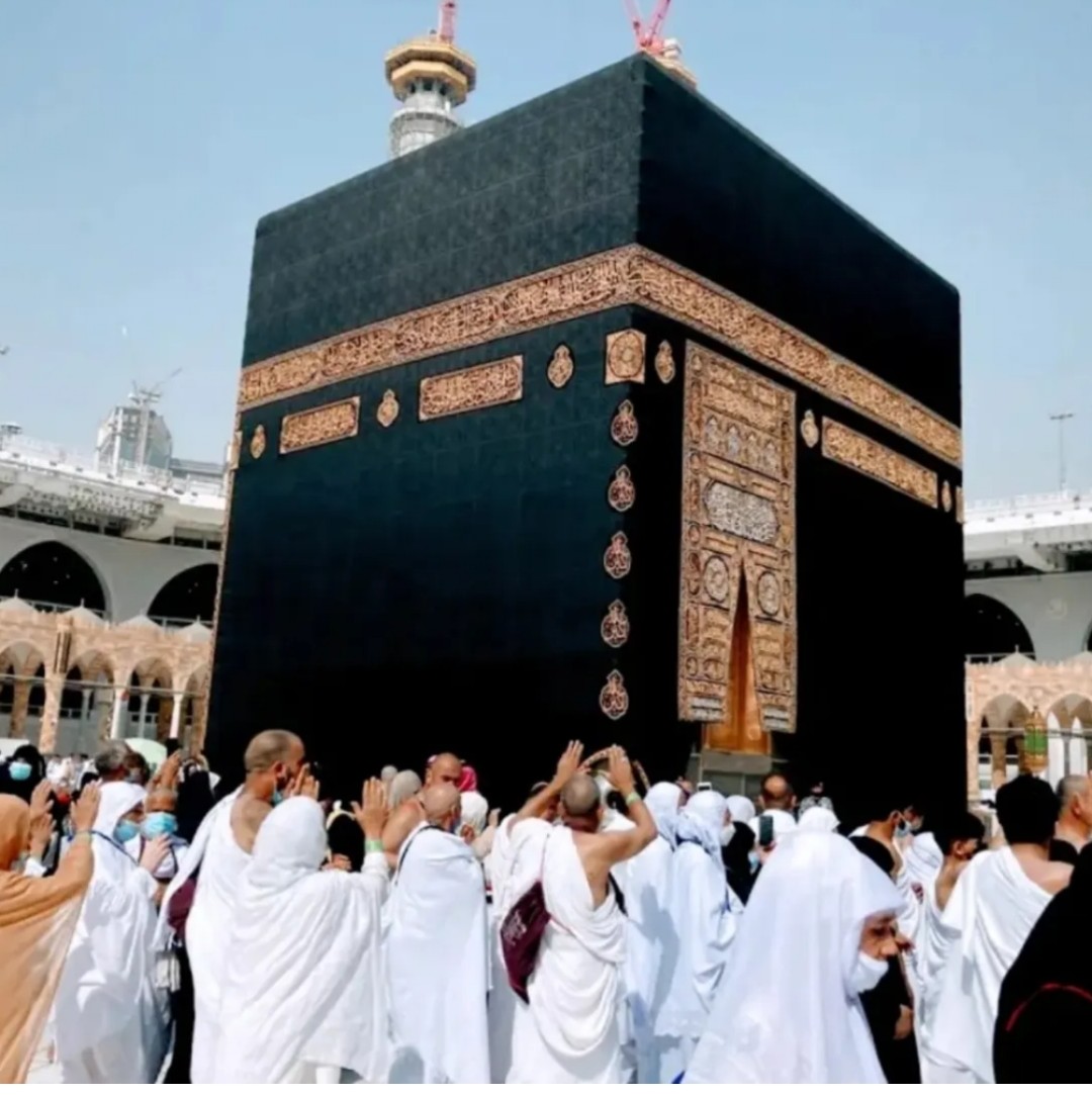 السلام علیکم ورحمتہ اللہ وبرکاتہ

يَا حَيُّ يَا قَيُّومُ بِرَحْمَتِكَ أَسْتَغِيثُ

" اے زندہ اور ہمیشہ رہنے والے تیری رحمت کے
وسیلے سے تیری مدد چاہتا ہوں"