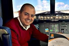 alainpaulweber's tweet image. Donc Iván Chirivella, le commandant de bord qui a expulsé les 50 enfants juifs du vol @vueling, après les attentats du 11 septembre 2001, où il avait été instructeur de vol pour Mohamed Atta et Marwan Al-Shehhi, à vu son visa américain non renouvelé. Le FBI avait donc déjà un…
