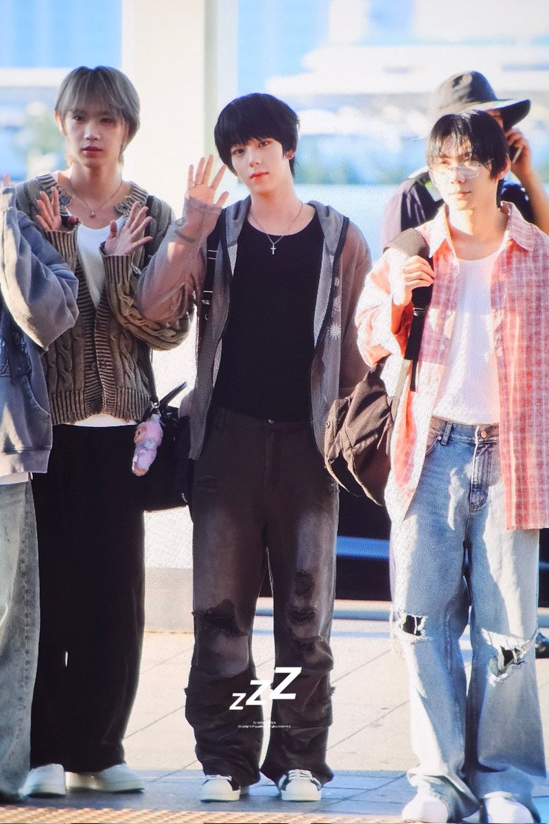 zzzahof's tweet image. 250727 ICN
#์ฆ์ด๋๋๋ฐ๋ณด
#์ํ #AHOF
#์ฆ์ธ #CHIHEN #็ฐกๅฟๆฉ