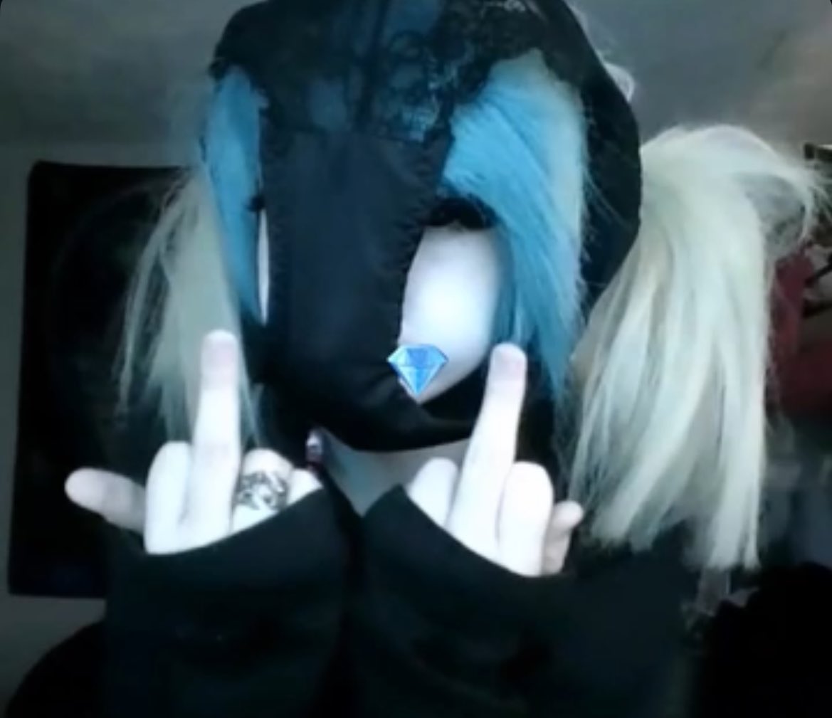 doelullaby's tweet image. i never gaf