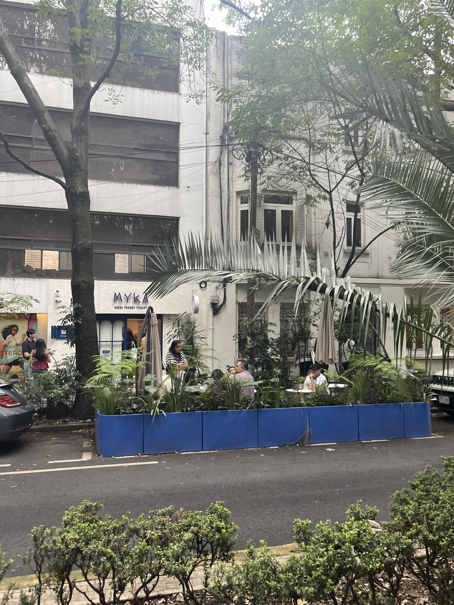 ReporterCondesa's tweet image. Denuncio y solicito VERIFICACIÓN VÍA PÚBLICA .@erikayazminrg establecimento en Ámsterdam 264-A .@ColHipodromo1 llamado “MIKA” instaló pérgola ilegal.Excede más allá del frente de 264. Dimensiones no cumplen entre otras irregularidades. .@AlessandraRdlv .@obdulioA .@pcacuauhtemoc
