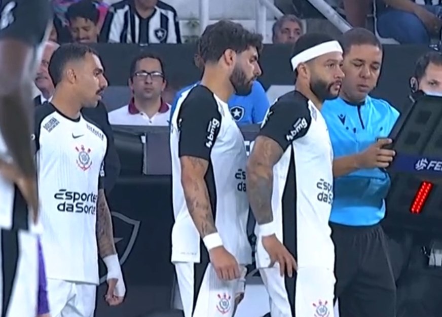 Vessoni's tweet image. FIM DE JOGO!
O Corinthians do primeiro tempo nao existiu. Os reservas não conseguiram nem ficar com a bola.
O Corinthians do 2° tempo, com quatro titulares entrando no intervalo, foi outro. Empatou o jogo e perdeu a chance de vencer e fazer os três pontos no Rio. Memphis…
